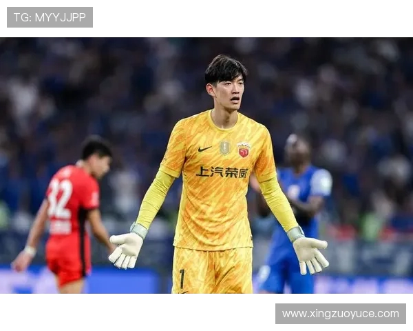 今晚上海海港门将颜骏凌首发出场迎来代表俱乐部的重要时刻